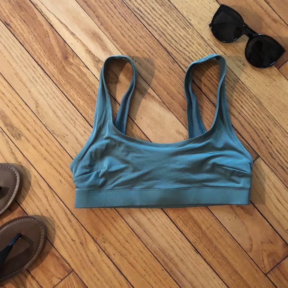 H & M Swimsuit Top ☀️